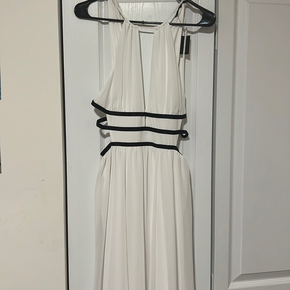 Cutout flown maxi dress